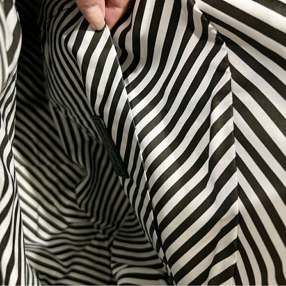 NWT Trickz N Treatz x Dolls Kill black and white oversized pumpkin face tote. - Picture 9 of 14